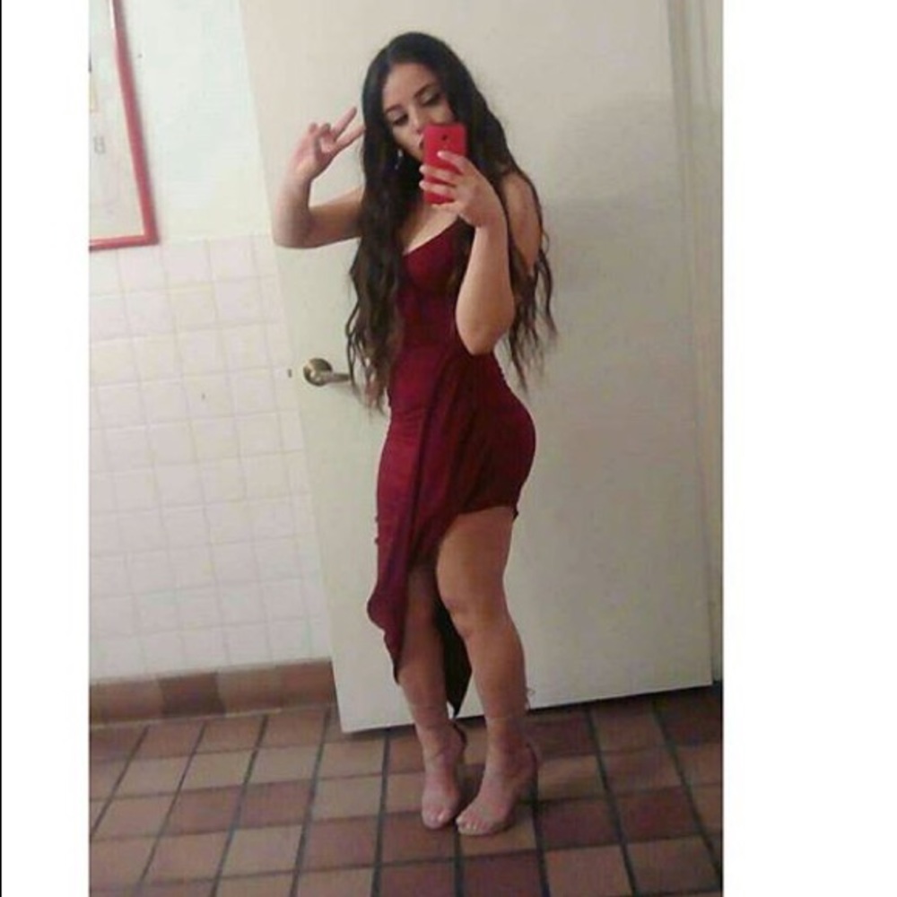 Asymmetrical style red strappy dress! 💃🏻